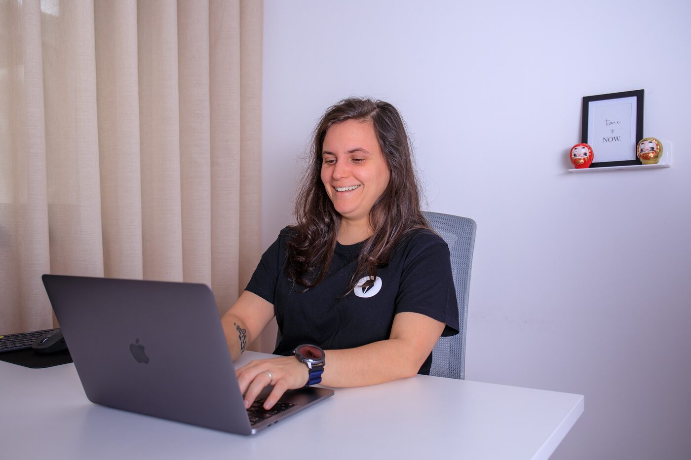 Marisa Carlos a trabalhar ao computador
